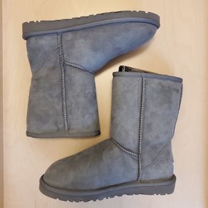 BNIB UGG Classic Short Grey Boots Sz 5